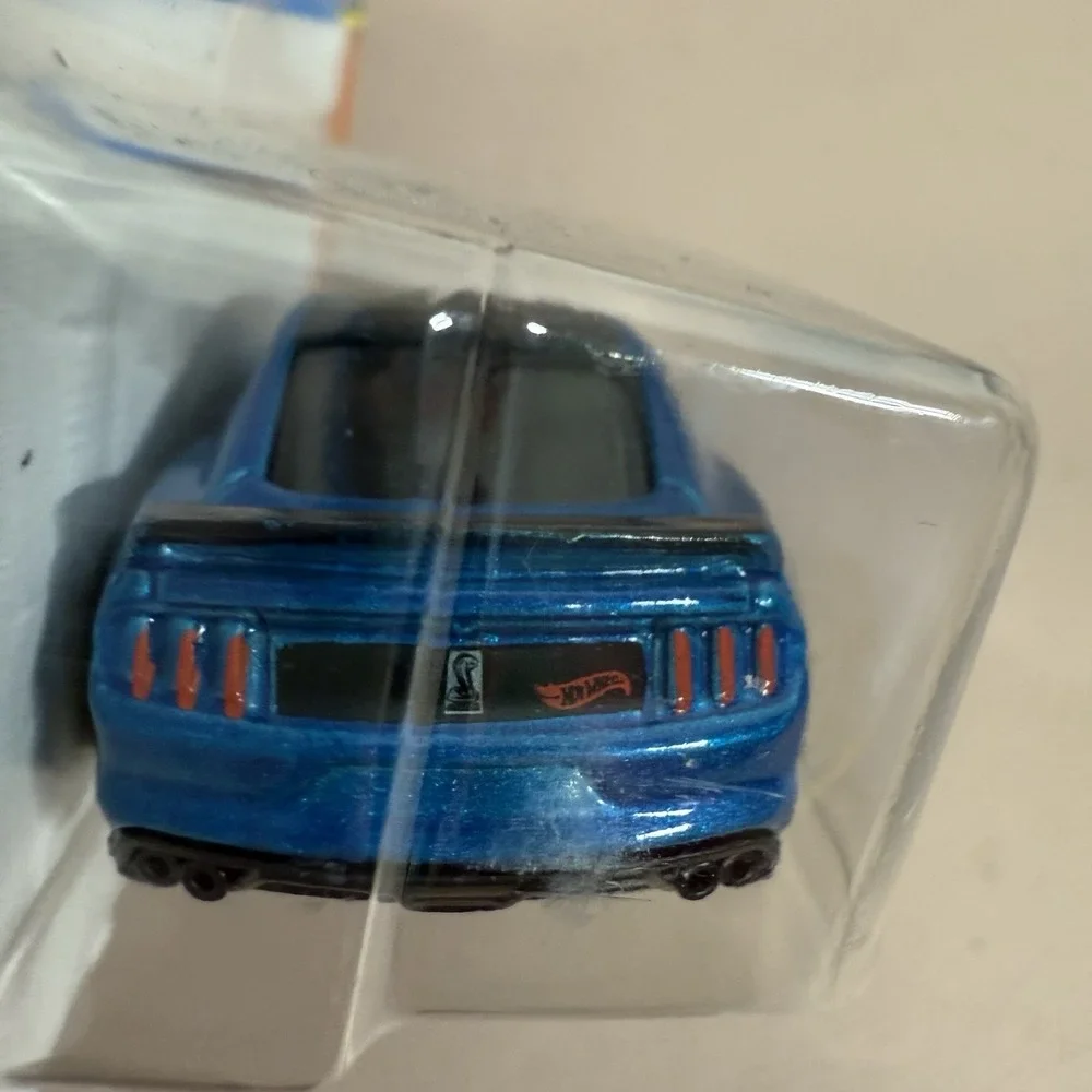 NWT Hot Wheels Ford Shelby GT350R Muscle Mania Blue 9/10 Carded Diecast‎ Car